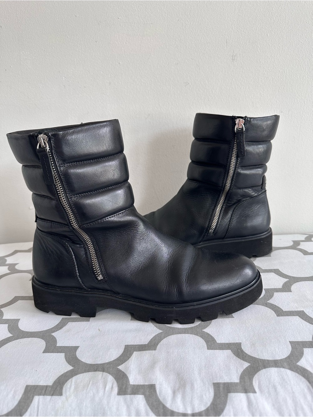 PIKOLINOS Salamanca W6Y Black Quilted Ankle Boots with Side Zip